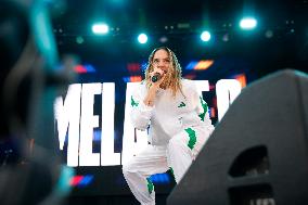 MELANIE C