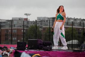 MELANIE C