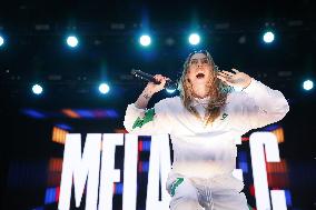 MELANIE C