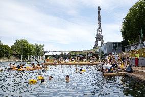 Public swimming in River Seine