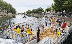 Public swimming in River Seine