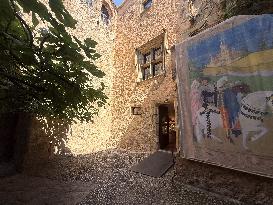 Gala Dali Castle Illustrations - Spain