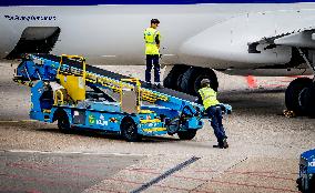 KLM Ground Staff Are Not Allowed To Strike - Netherlands