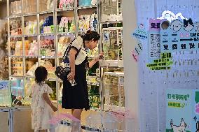 High Temperature Promotes Cooling Economy