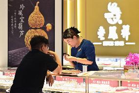 High Temperature Promotes Cooling Economy