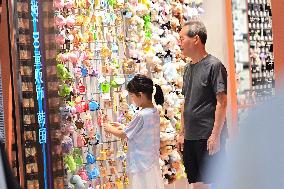 High Temperature Promotes Cooling Economy