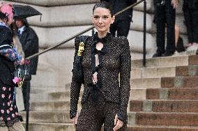 PFW Schiaparelli Outside Arrivals