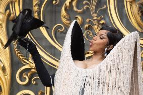 PFW Schiaparelli Outside Arrivals NB