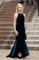 PFW Schiaparelli Outside Arrivals NB