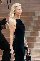 PFW Schiaparelli Outside Arrivals NB