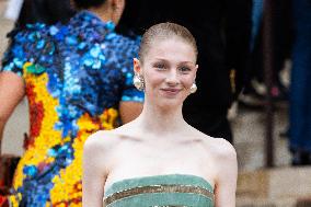 PFW Schiaparelli Outside Arrivals NB