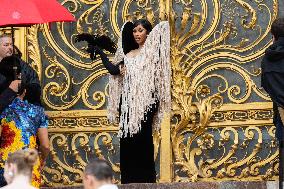 PFW Schiaparelli Outside Arrivals NB