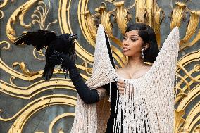 PFW Schiaparelli Outside Arrivals NB