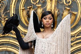 PFW Schiaparelli Outside Arrivals NB