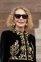 PFW Schiaparelli Outside Arrivals NB