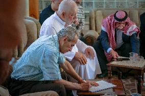 Hebron Family Disowns Relative Over Israel Ties - Palestine