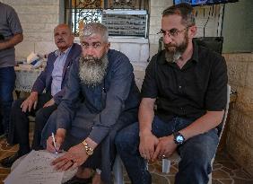 Hebron Family Disowns Relative Over Israel Ties - Palestine