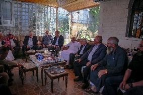 Hebron Family Disowns Relative Over Israel Ties - Palestine