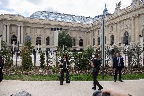 PFW Chanel Outside Arrivals NB