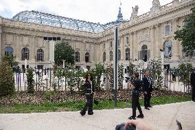 PFW Chanel Outside Arrivals NB