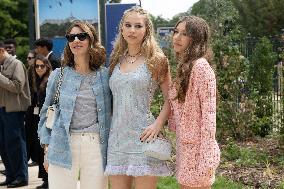 PFW - Chanel Outside Arrivals