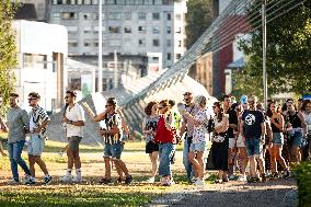 Fans At Jennifer Lopez Concert - Pontevedra