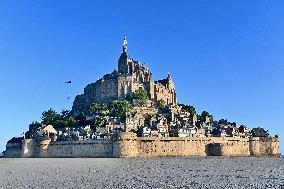 Zeus The Olympic Horse Arrives At Mont Saint-Michel
