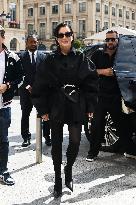 Kris Jenner Returns to the Ritz After Paris Shopping - Pari