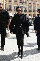 Kris Jenner Returns to the Ritz After Paris Shopping - Pari