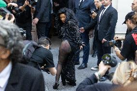 PFW Balenciaga Outside Arrivals NB