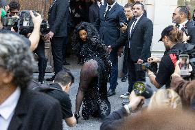 PFW Balenciaga Outside Arrivals NB