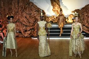 PFW - Franck Sorbier Runway in Paris FA