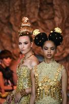 PFW - Franck Sorbier Runway in Paris FA