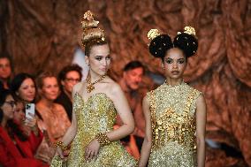 PFW - Franck Sorbier Runway in Paris FA