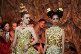 PFW - Franck Sorbier Runway in Paris FA