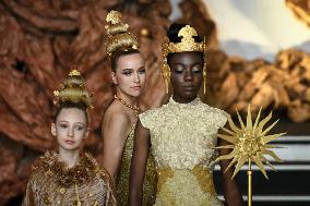 PFW - Franck Sorbier Runway in Paris FA