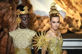 PFW - Franck Sorbier Runway in Paris FA