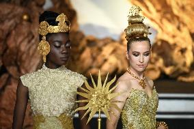 PFW - Franck Sorbier Runway in Paris FA