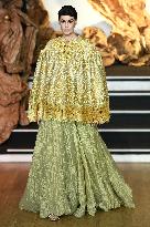 PFW - Franck Sorbier Runway in Paris FA