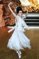 PFW - Franck Sorbier Runway in Paris FA
