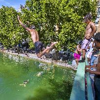 Illustration - Baignade - Paris - Seine