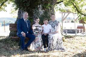 NO TABLOIDS WEB & PRINT - Princely Family of Monaco in Visit  - Carlat