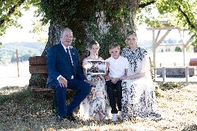 NO TABLOIDS WEB & PRINT - Princely Family of Monaco in Visit  - Carlat