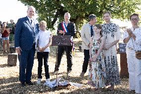 NO TABLOIDS WEB & PRINT - Princely Family of Monaco in Visit  - Carlat