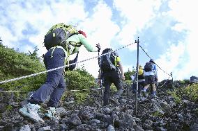 Mt. Fuji opens Shizuoka route