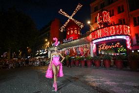 Moulin Rouge cabaret wings turn in Paris FA