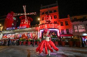 Moulin Rouge cabaret wings turn in Paris FA