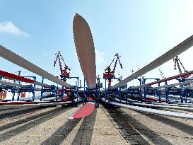 Super-large Wind Turbine Blades Shipment Export
