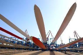 Super-large Wind Turbine Blades Shipment Export