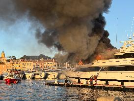 Sea Lady II Yacht Fire - Saint-Tropez